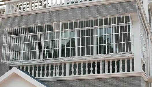 雙橋經開區明亮門窗 專業陽臺防盜網安裝，守護居家安全每一刻